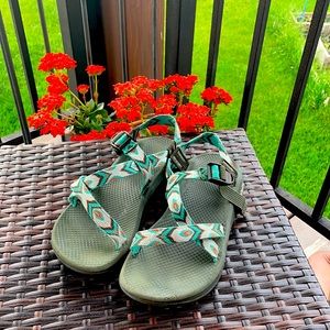 Size 9 women chacos